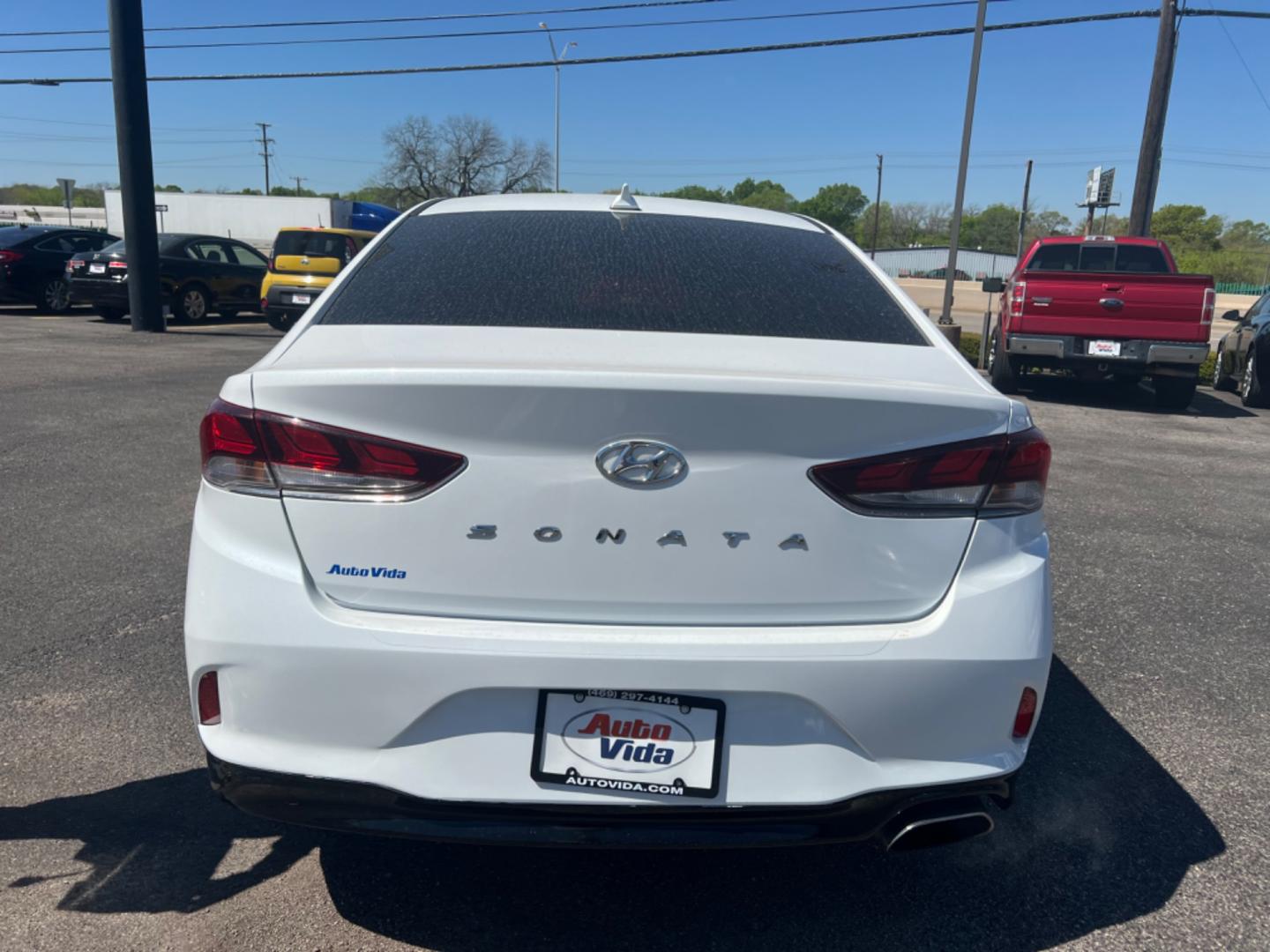 2018 WHITE Hyundai Sonata Sport (5NPE34AF3JH) with an 2.4L L4 DOHC 16V engine, 6A transmission, located at 420 I-35E, Lancaster, TX, 75146, (469) 297-4144, 32.593929, -96.823685 - Photo#8